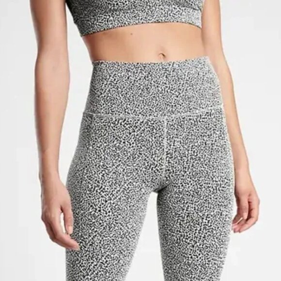 NWT Athleta Salutation Stash Black White Leopard Pocket 7/8 Leggings Size XS - Picture 4 of 8